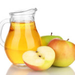 яблочный сок apple isolated on white